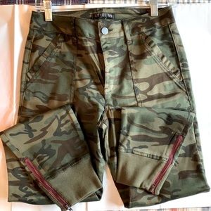 NWOT Level 99 Camo Joggers